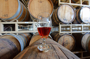 Картинка еда напитки +вино бокал бочки вино