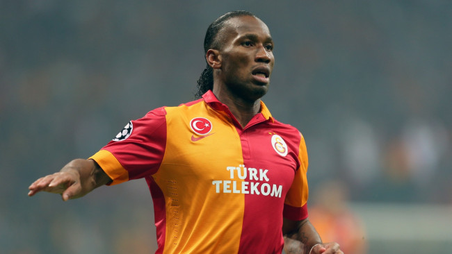 Обои картинки фото спорт, футбол, спортсмен, galatasaray, форма, didier, drogba