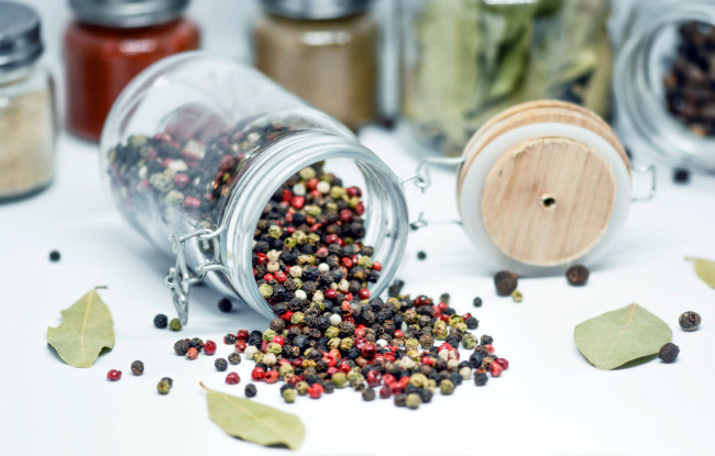 Обои картинки фото еда, крупы,  зерно,  специи,  семечки, горошек, перец