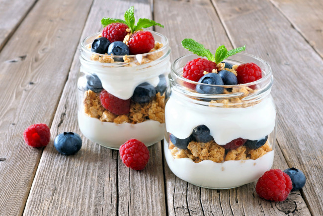 Обои картинки фото еда, мороженое,  десерты, десерт, ягоды, черника, малина