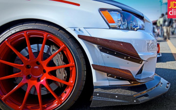 Картинка автомобили фрагменты+автомобиля белая колесо фара mitsubishi lancer evo x спoртивный мицубиси
