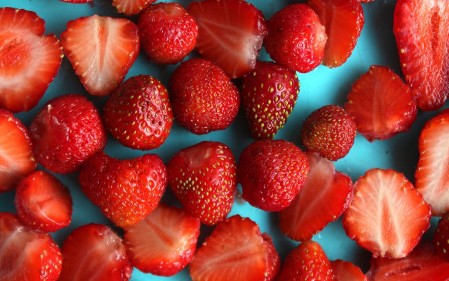 Обои картинки фото еда, клубника,  земляника, ягоды, спелая