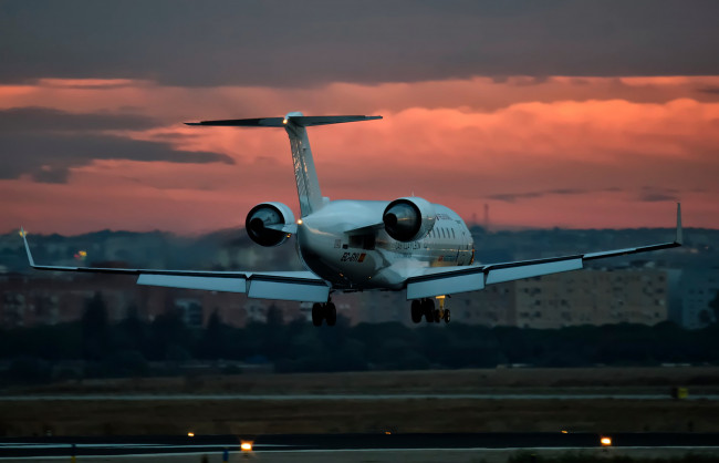 Обои картинки фото авиация, авиационный пейзаж, креатив, авиалайнер