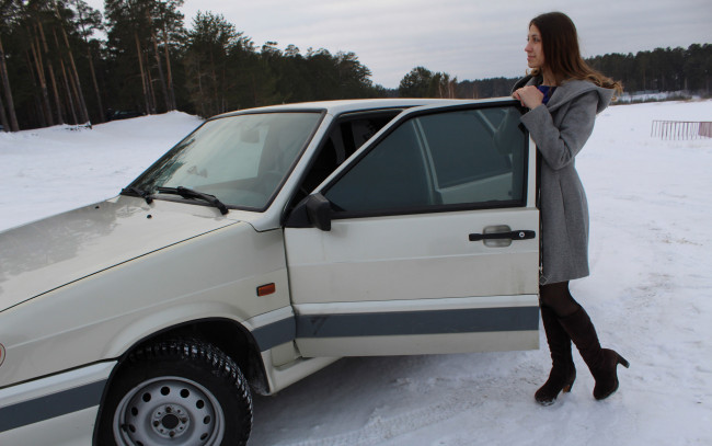 Обои картинки фото автомобили, -авто с девушками, lada, 2114