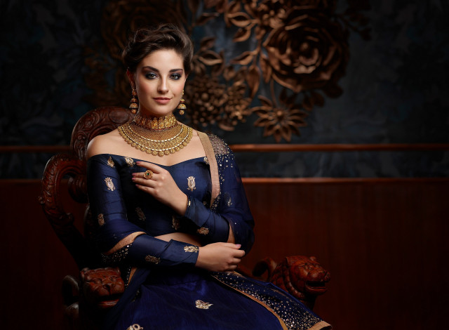 Обои картинки фото девушки, - брюнетки,  шатенки, брюнетка, макияж, украшения