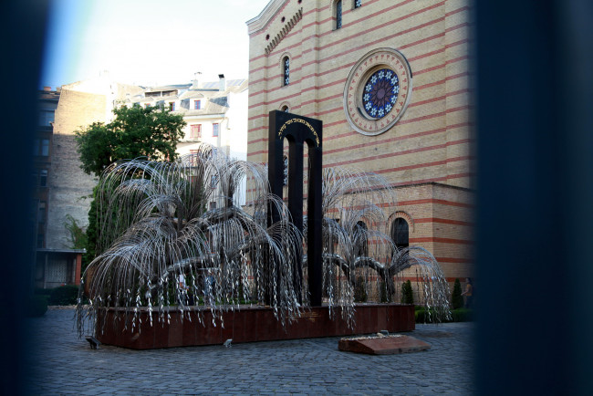 Обои картинки фото города, будапешт , венгрия, оригинальное, сооружение