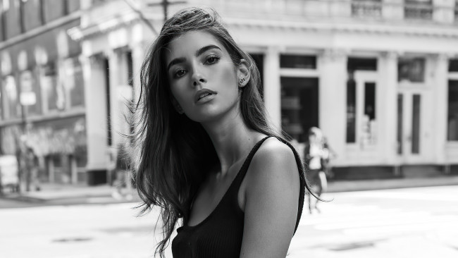 Обои картинки фото девушки, - черно-белые, синди, мелло, модель, девушка, jimmy, choo, avenue, bag, 2023, черно, белое, фотосессия, знаменитость, cindy, mello