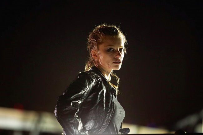 Обои картинки фото кино фильмы, final score, девушка, куртка