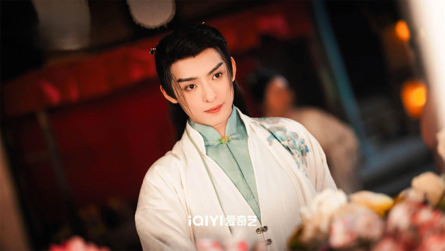 Обои картинки фото bright moon citation, кино фильмы, парень, наряд, цветы