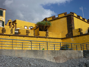 Картинка города здания дома portugal madeira funchal