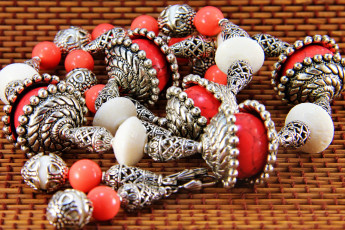 Картинка разное украшения +аксессуары +веера фон серьги ожерелье бижутерия украшение бусы