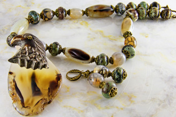 Картинка разное украшения +аксессуары +веера бусы фон украшение бижутерия ожерелье серьги