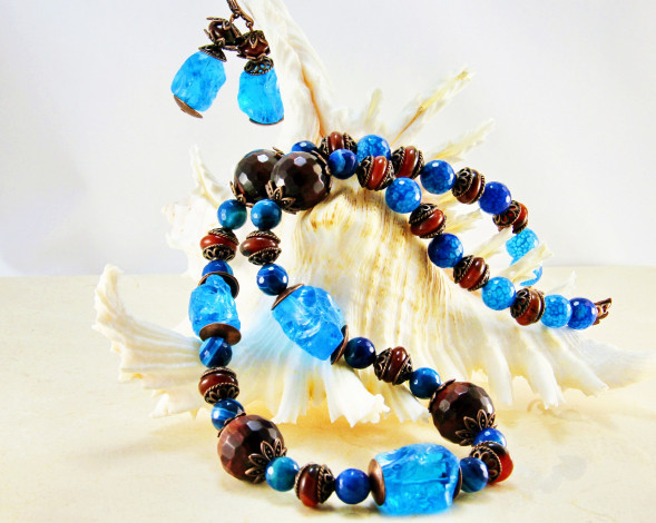 Обои картинки фото разное, украшения,  аксессуары,  веера, ожерелье, украшение, бусы, бижутерия, серьги, фон