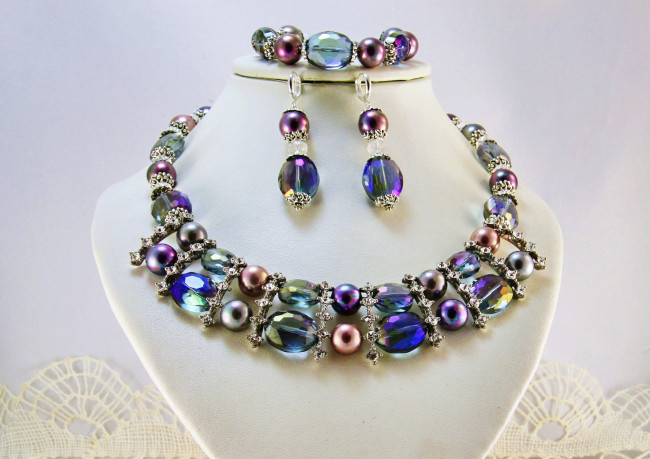 Обои картинки фото разное, украшения,  аксессуары,  веера, ожерелье, бижутерия, украшение, фон, бусы, серьги