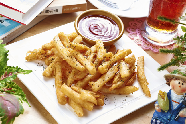 Обои картинки фото еда, картофель, фри, пиво, соус