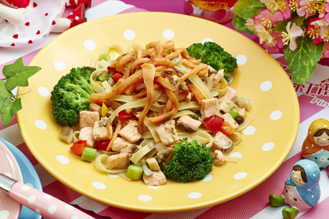 Обои картинки фото еда, мясные блюда, лапша, мясо, брокколи, овощи