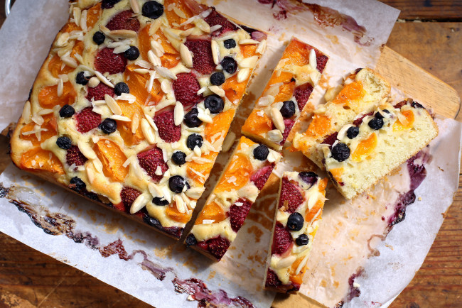 Обои картинки фото еда, пироги, ягоды, апельсин, клубника, пирог, голубика