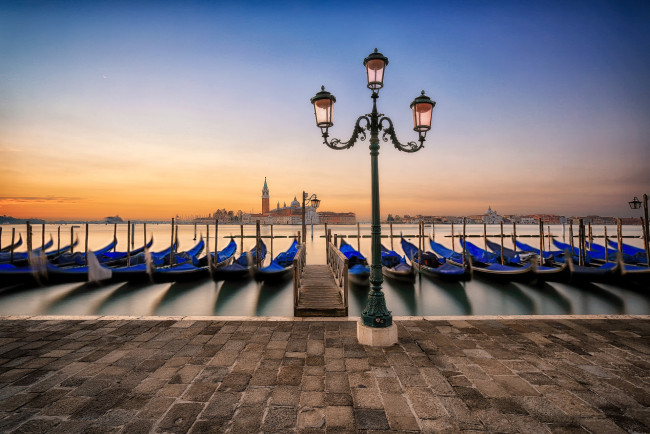 Обои картинки фото sunrise in venice, корабли, лодки,  шлюпки, рассвет