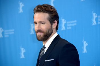 обоя мужчины, ryan reynolds, актер, лицо, борода, костюм