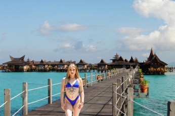 Картинка девушки anna+claire+clouds бикини тату