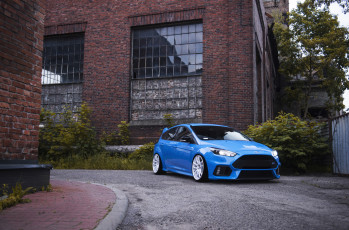 обоя ford focus rs, автомобили, ford, focus, rs, blue, stance, building