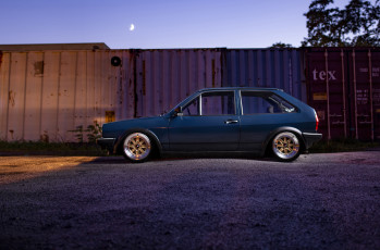 Картинка volkswagen+polo автомобили volkswagen polo blue containers side