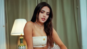 Картинка maya+refico девушки -+брюнетки +шатенки шатенка топ торшер