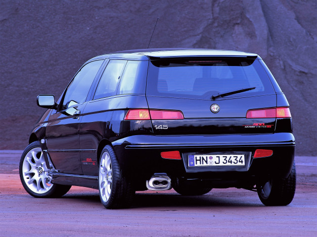 Обои картинки фото alfa romeo 145, автомобили, alfa romeo, черный, скала