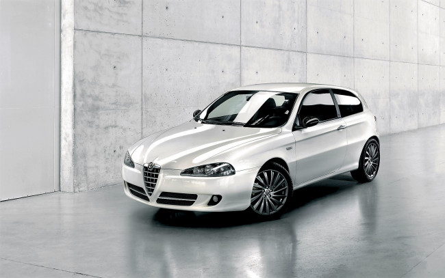 Обои картинки фото автомобили, alfa romeo, белый, стена