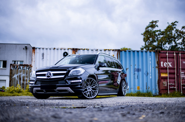 Обои картинки фото mercedes benz gl, автомобили, mercedes-benz, mercedes, gl, class, black, luxury, containers