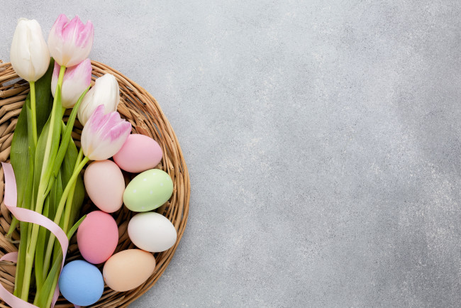 Обои картинки фото праздничные, пасха, корзина, тюльпаны, яйца