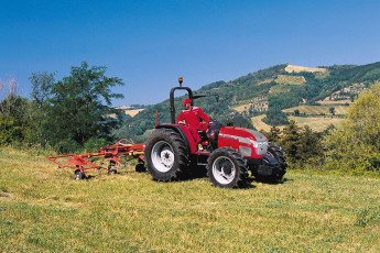Картинка mccormick+c80l+tractor техника тракторы плуг минитрактор