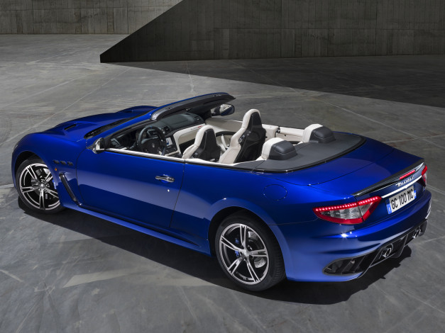 Обои картинки фото автомобили, maserati, granturismo, mc, stradale, centennial, edition, 2014, синий