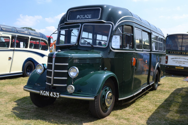 Обои картинки фото 1949ish bedford ob, автомобили, автобусы, ретро, история, автошоу, выставка