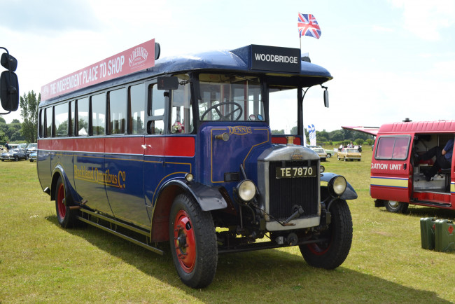 Обои картинки фото dennis coach, автомобили, автобусы, ретро, автошоу, выставка, история