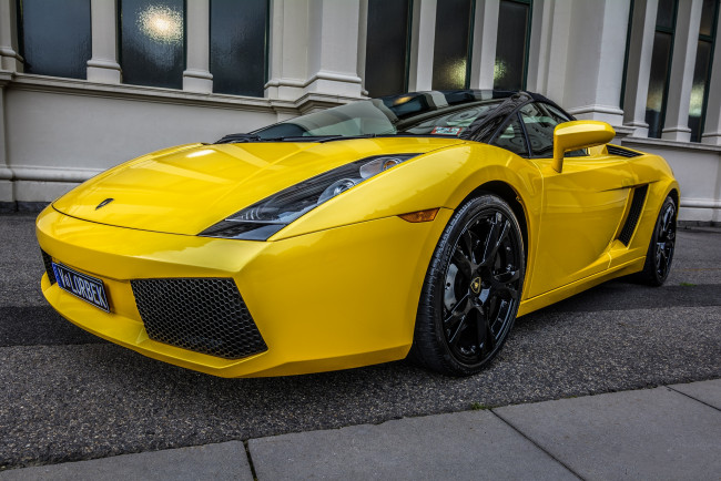 Обои картинки фото lamborghini gallardo spyder, автомобили, выставки и уличные фото, p, s, holding, класс-люкс, a, lamborghini, италия, automobili, спортивные
