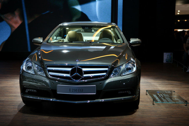 Обои картинки фото автомобили, выставки и уличные фото, mercedes