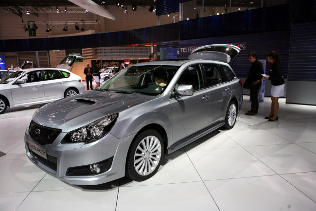 Обои картинки фото автомобили, выставки и уличные фото, subaru