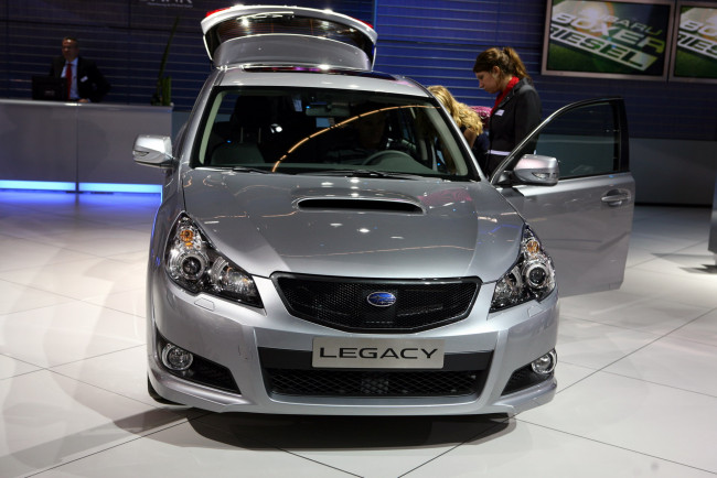Обои картинки фото автомобили, выставки и уличные фото, subaru