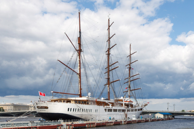 Обои картинки фото sea cloud ii, корабли, парусники, мачты, пристань