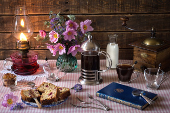 Картинка еда натюрморт цветы кофе лампа книга изюм кофемолка анемоны кекс молоко