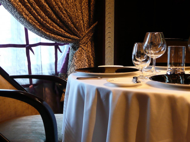 Обои картинки фото интерьер, декор,  отделка,  сервировка, скатерть, приборы