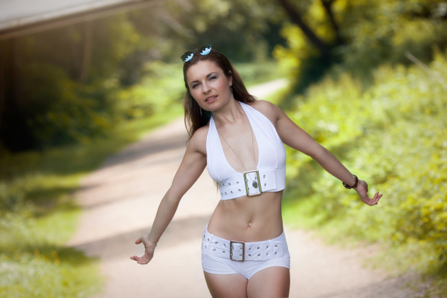 Обои картинки фото девушки, -unsort , брюнетки,  шатенки, фон, девушка, взгляд