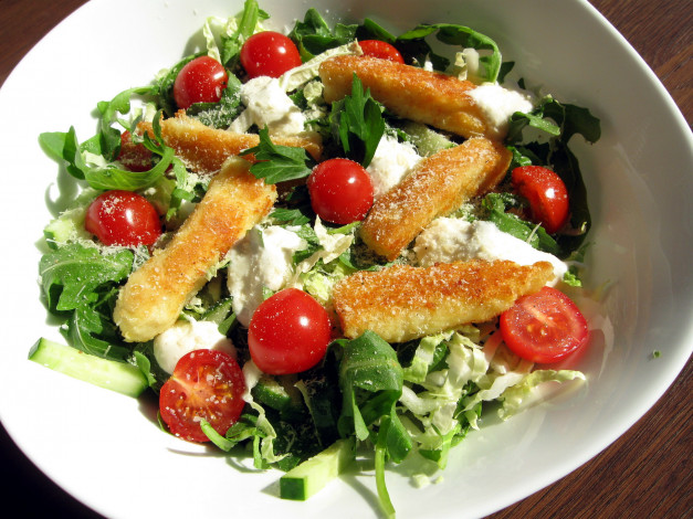 Обои картинки фото еда, салаты,  закуски, помидоры, салат, курица, томаты