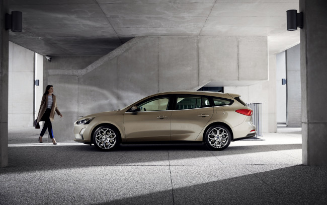 Обои картинки фото ford focus turnier titanium , 2018, автомобили, ford, focus, furnier, fitanium, форд, универсал, американские, машины, new, golden, side, view, wagon