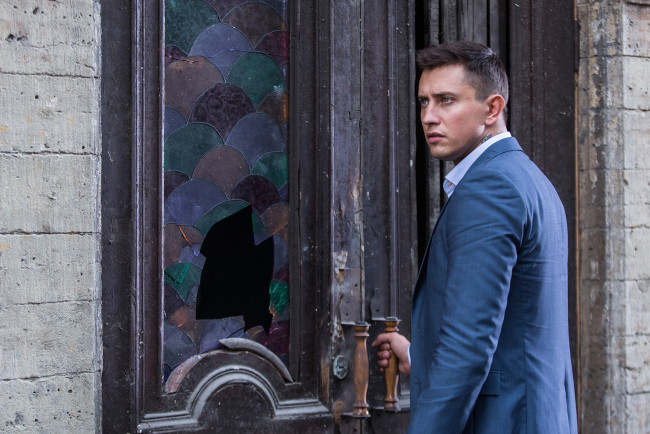 Обои картинки фото кино фильмы, рубеж, взгляд, дверь, павел, прилучный