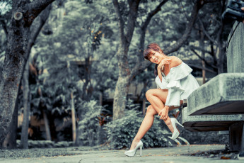 Картинка девушки -unsort+ азиатки улыбка шпильки ножки