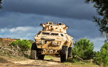 Картинка m1117+armored+security+vehicle техника военная+техника бронированная машина безопасности бронетранспортер американская армия песочный камуфляж бронетехника сша cadillac gage