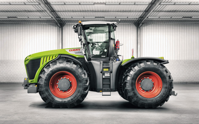 Обои картинки фото 2019 claas xerion 5000, техника, тракторы, сельхозтехника, хerion, 5000, ангар, 2019, года, сlaas