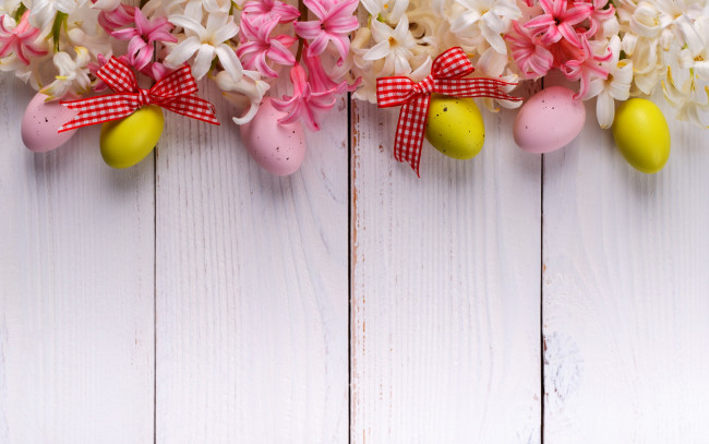 Обои картинки фото праздничные, пасха, крашенки, гиацинты